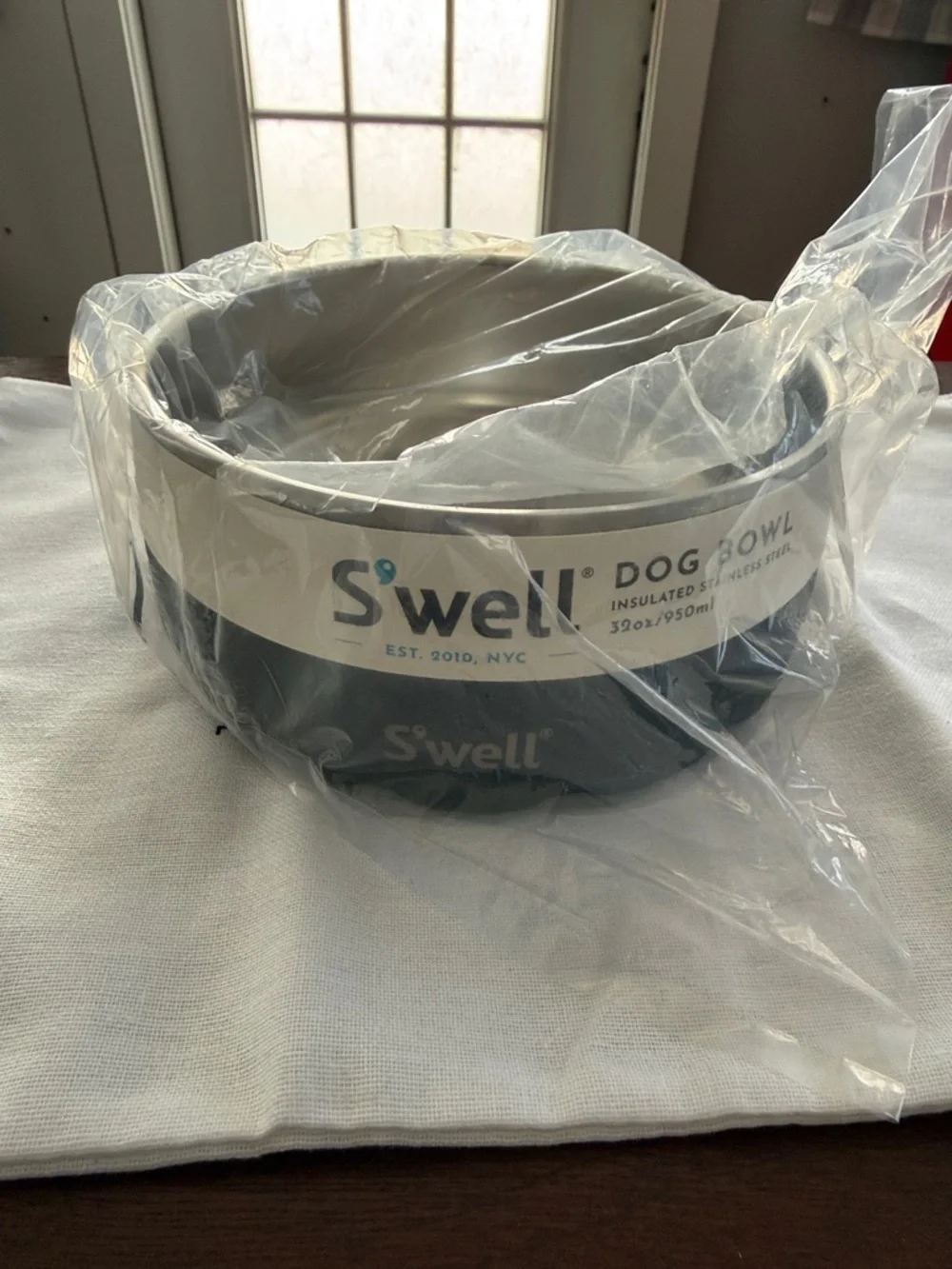 S'well Dog Bowl in black with Stainless Interior